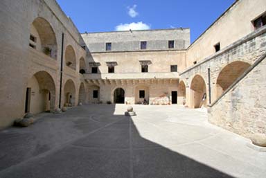 Patio de armas del castillo de Otranto