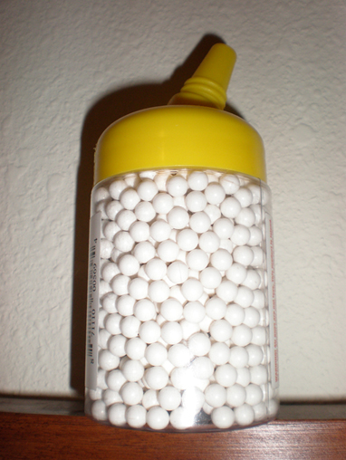 Una bottiglietta di pallini