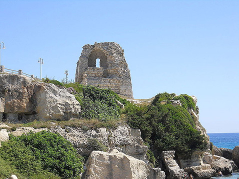 La torre vista dalla spiaggia